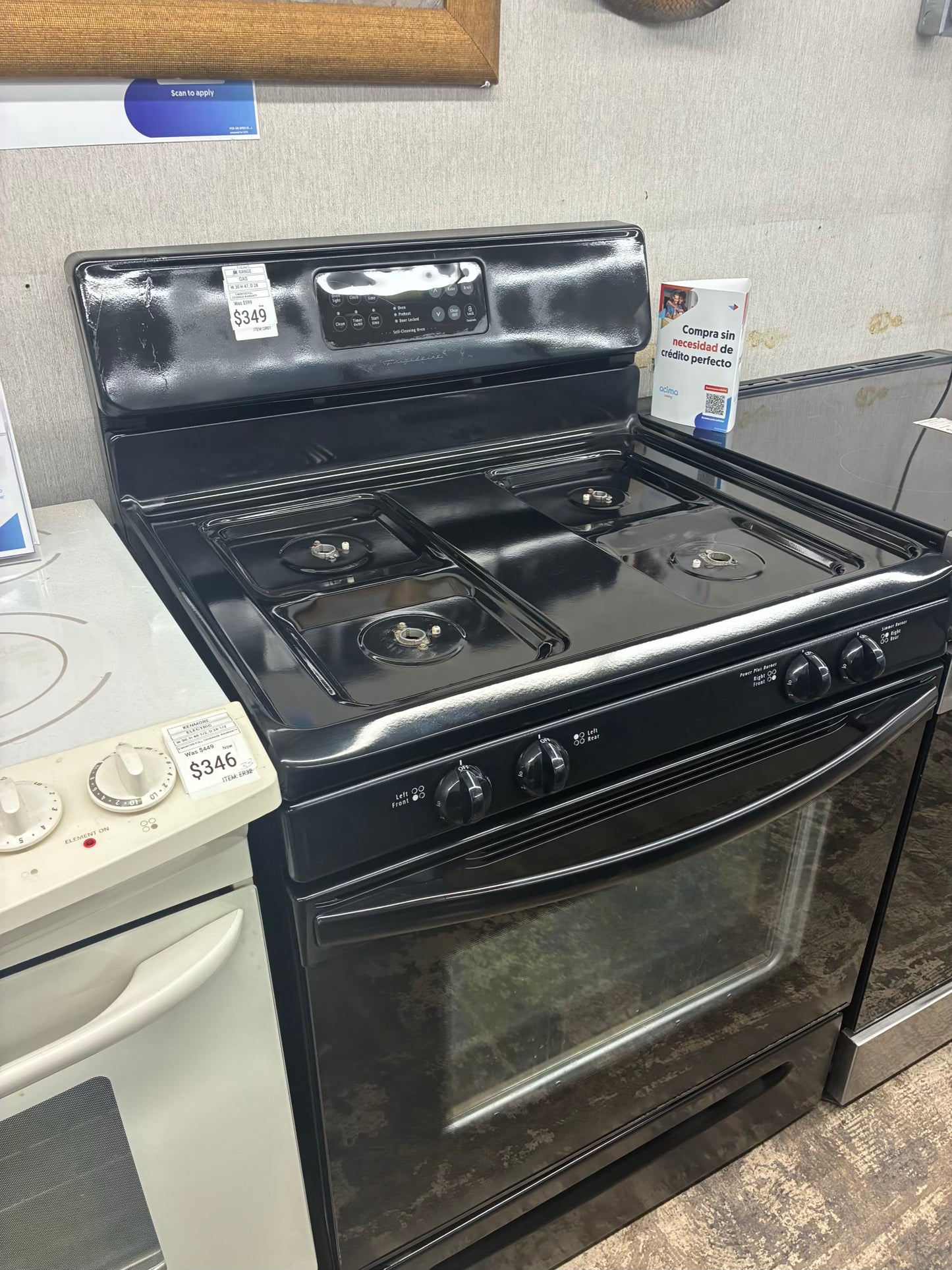Frigidaire Gas Range black 4 Burners 30”