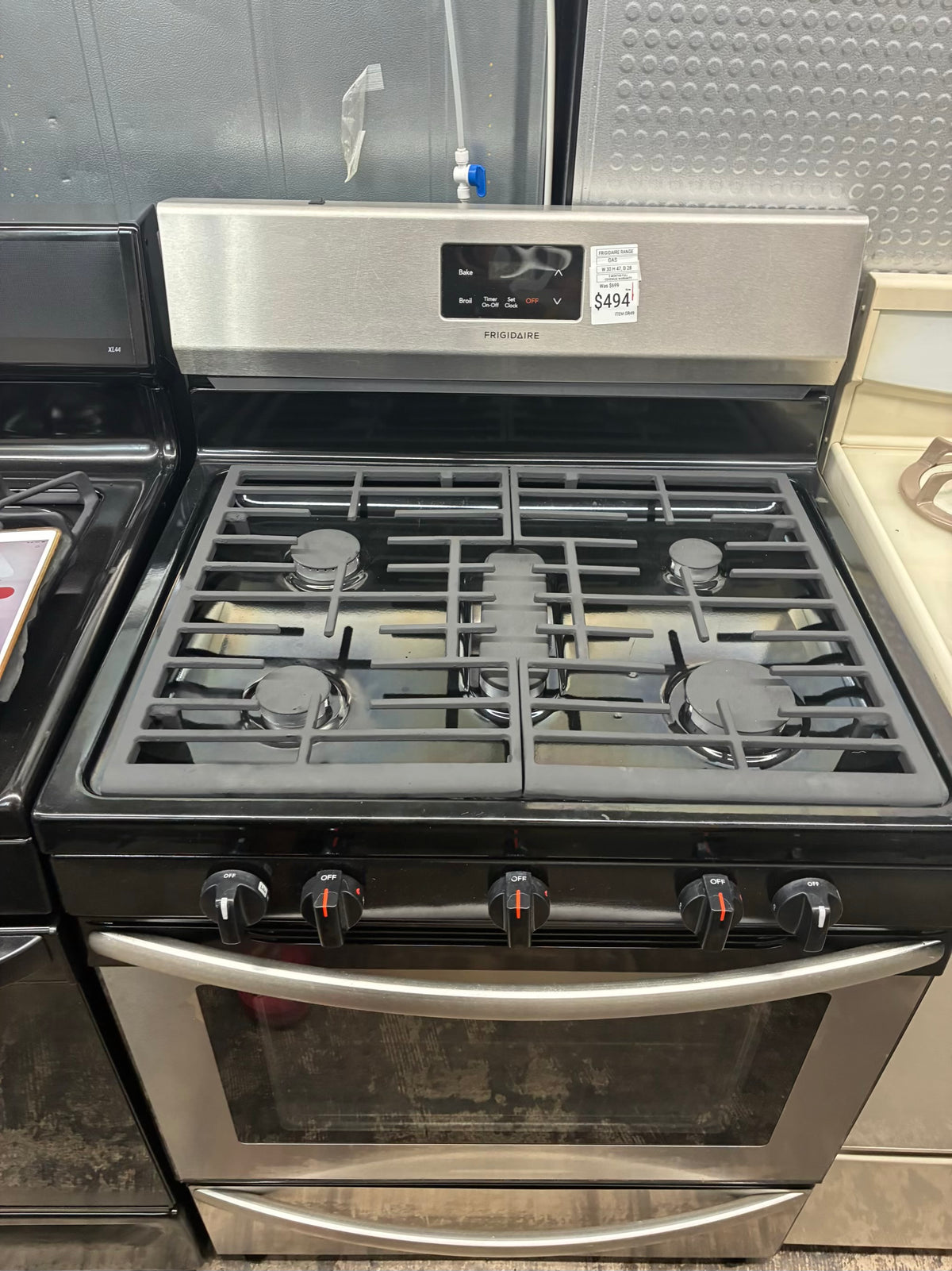 Frigidaire Gas Range stainless steel 5 Burners 30”