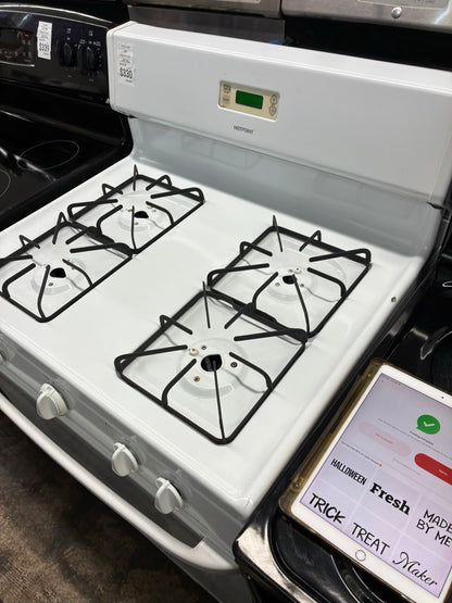 Hotpoint Gas Range white color  4 Burners 30”