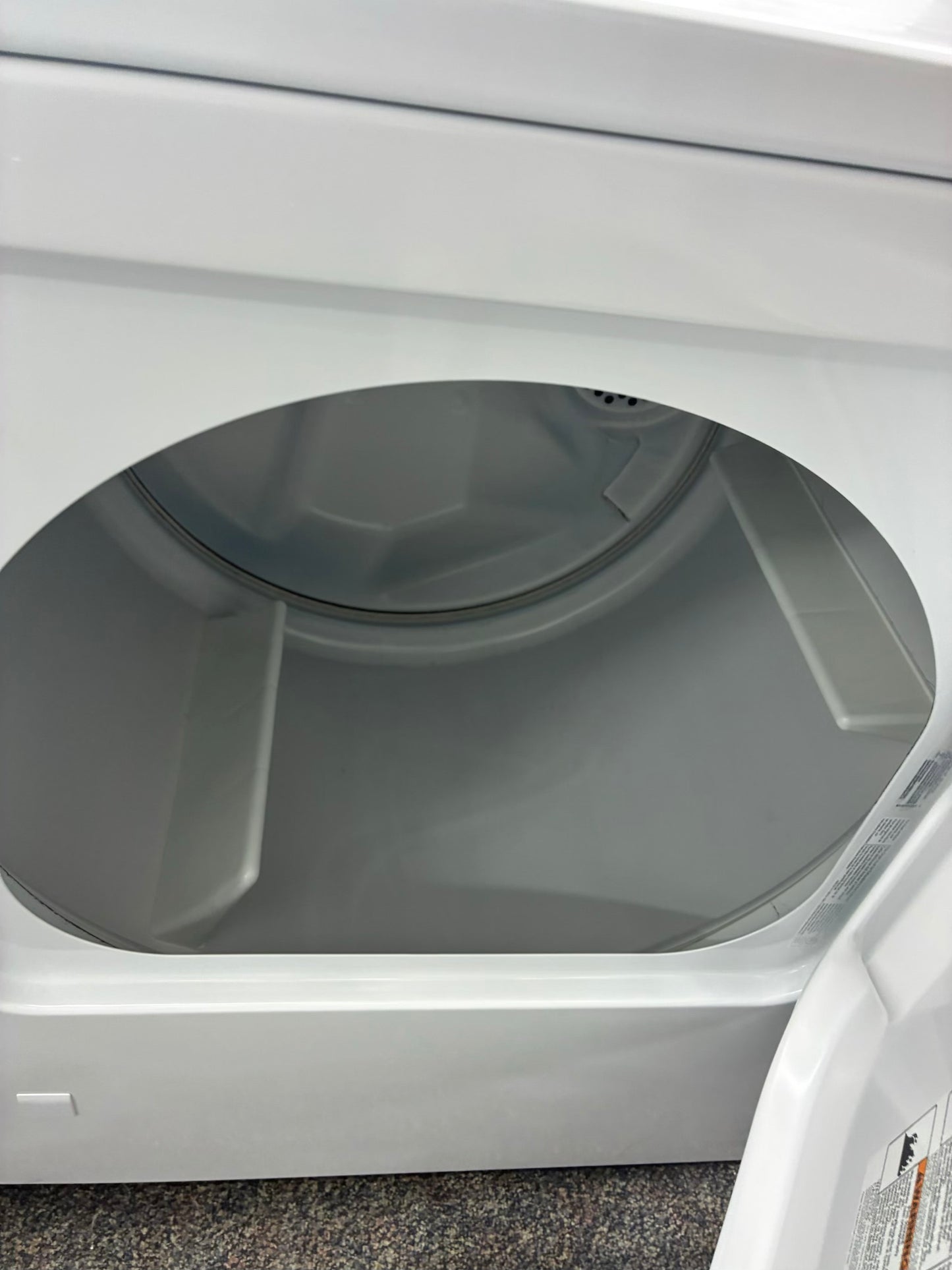 Whirlpool gas dryer 29” large capacity white
