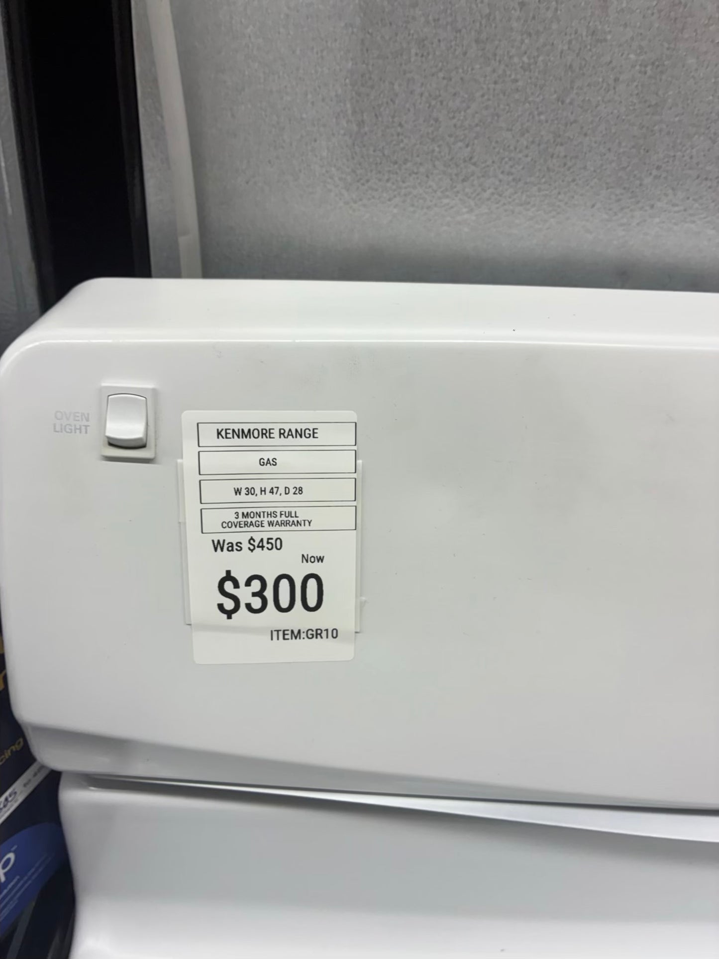 Kenmore gas range , 4 burner cream color 30”