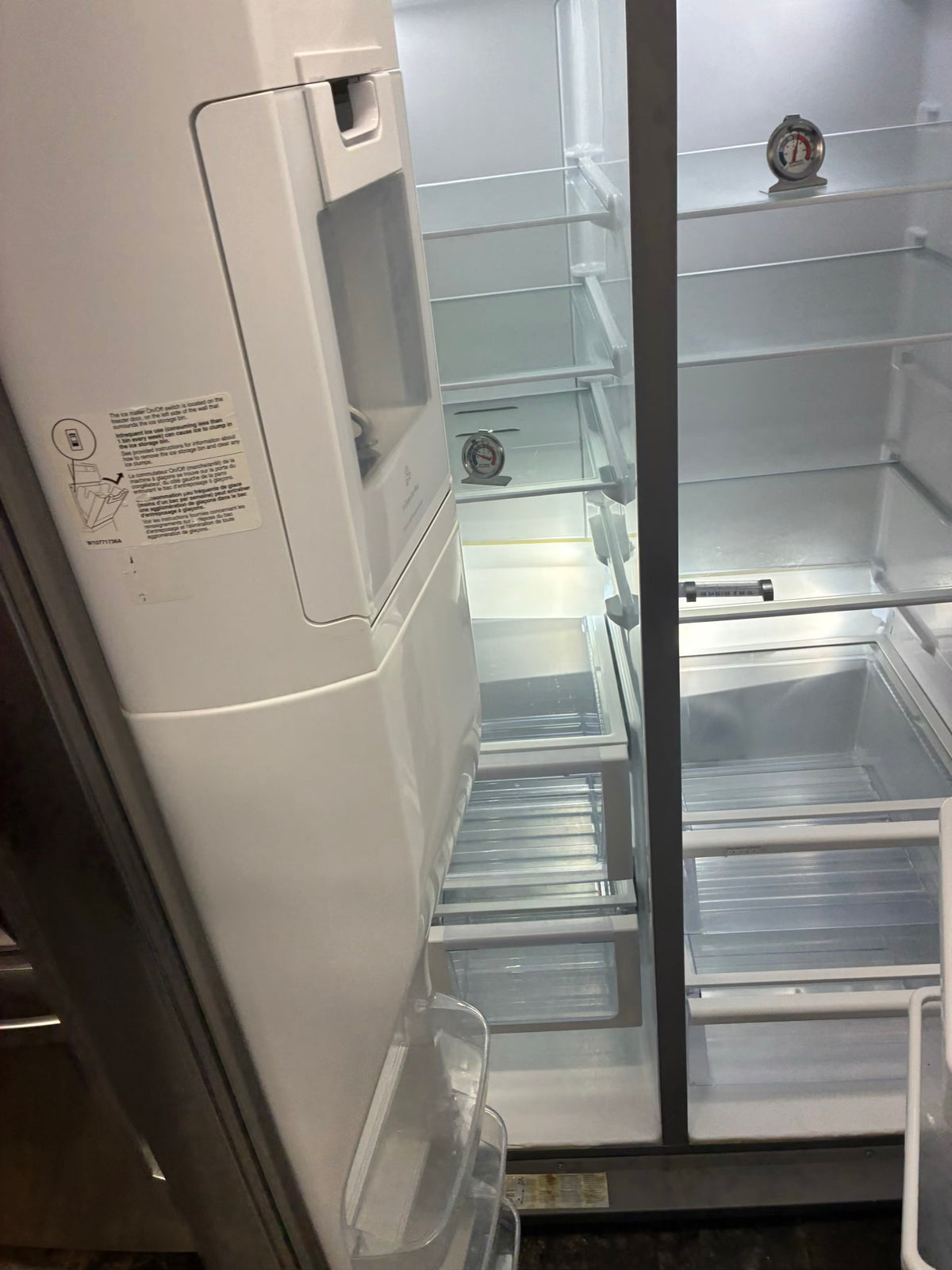 Whirlpool side by side refrigerator stainless steel 36” ice maker water dispenser