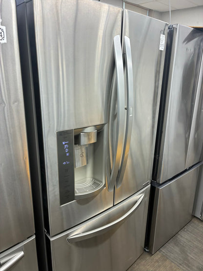 LG French door refrigerator stainless steel 33” ice maker water dispenser show case