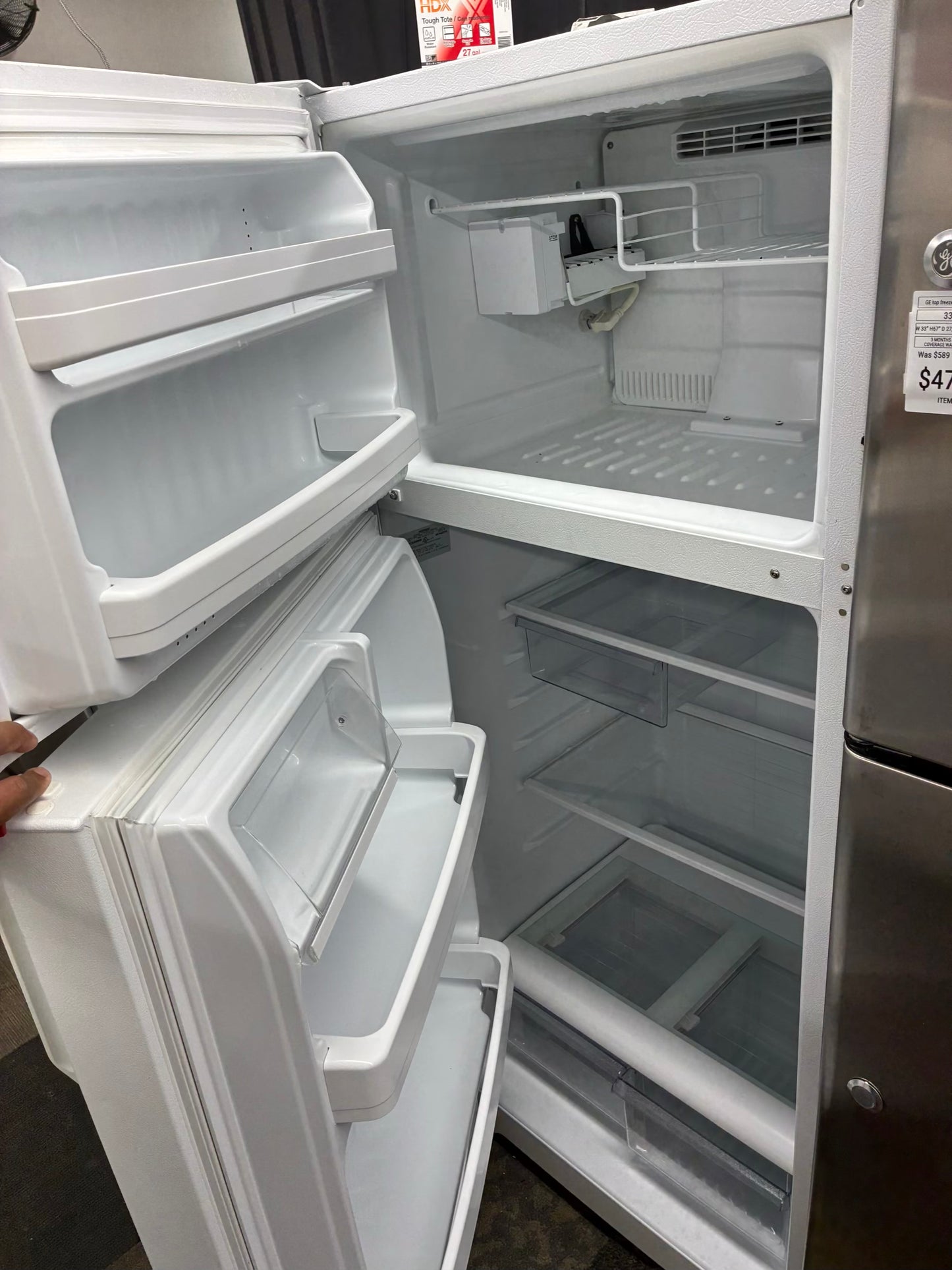 Hotpoint top freezer refrigerator white 28”