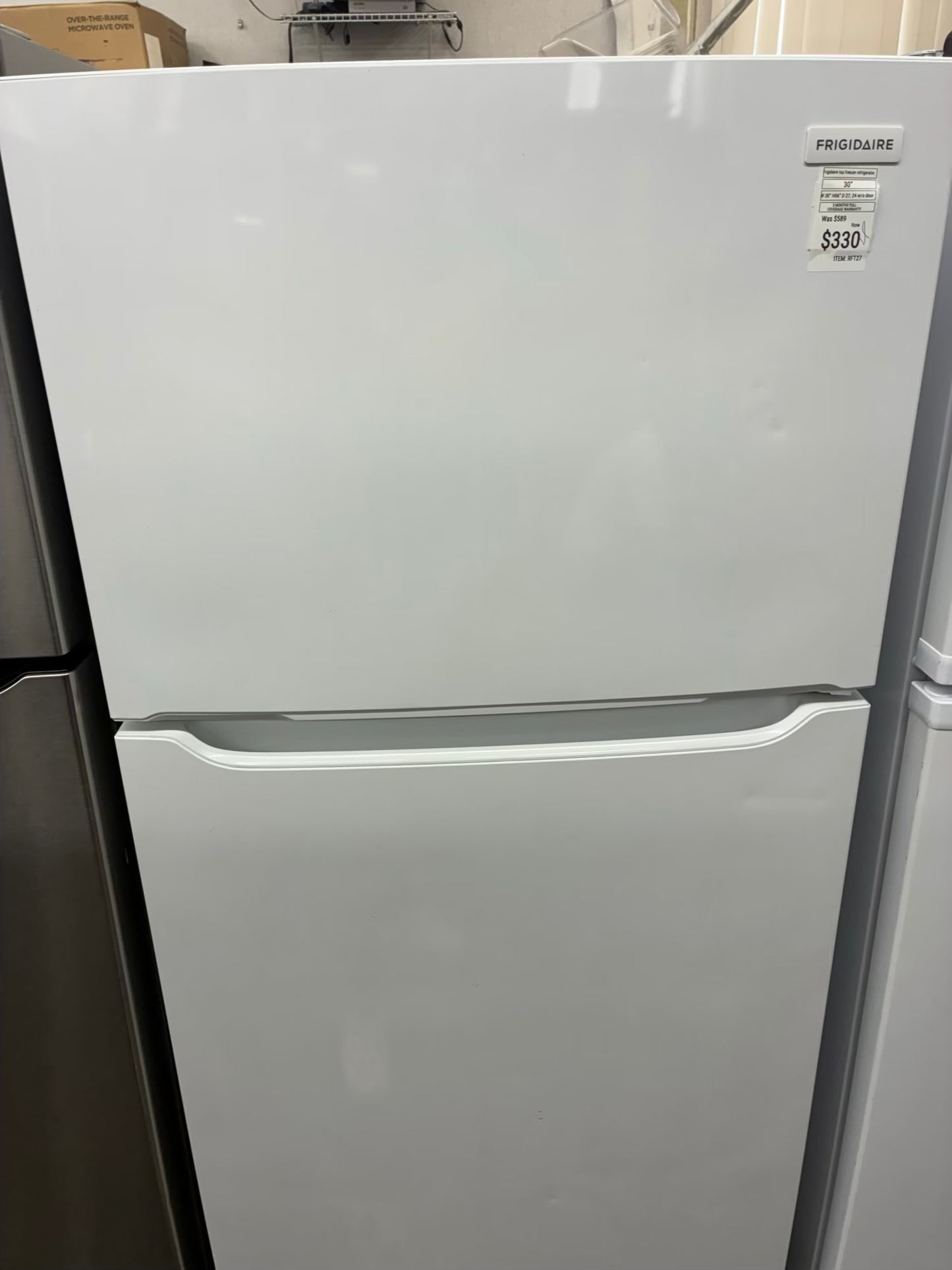 Frigidaire top freezer refrigerator white 30”