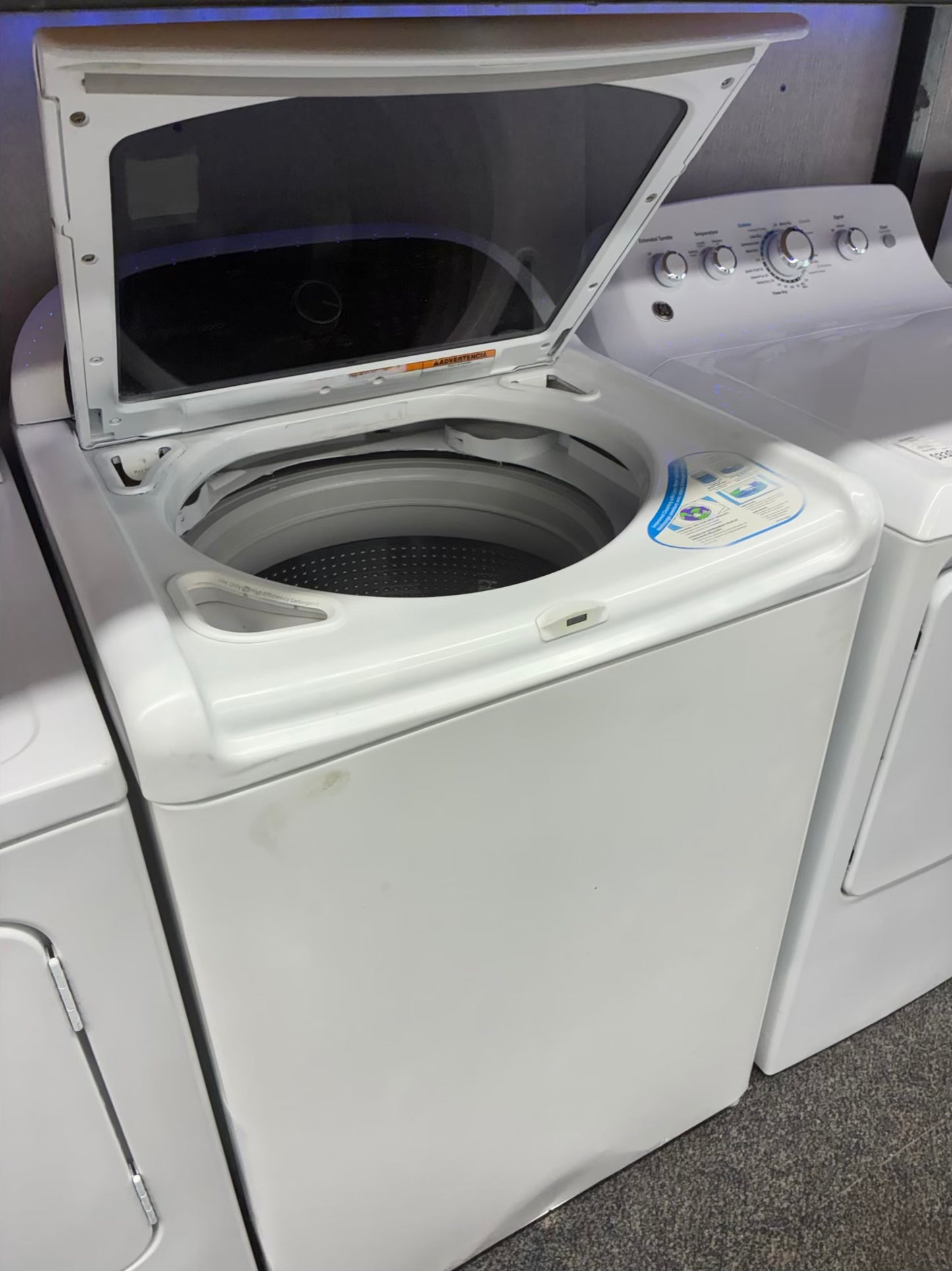 Whirlpool top load large capacity white 27”