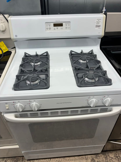 GE Spectra  Gas Range white color  4 Burners 30”