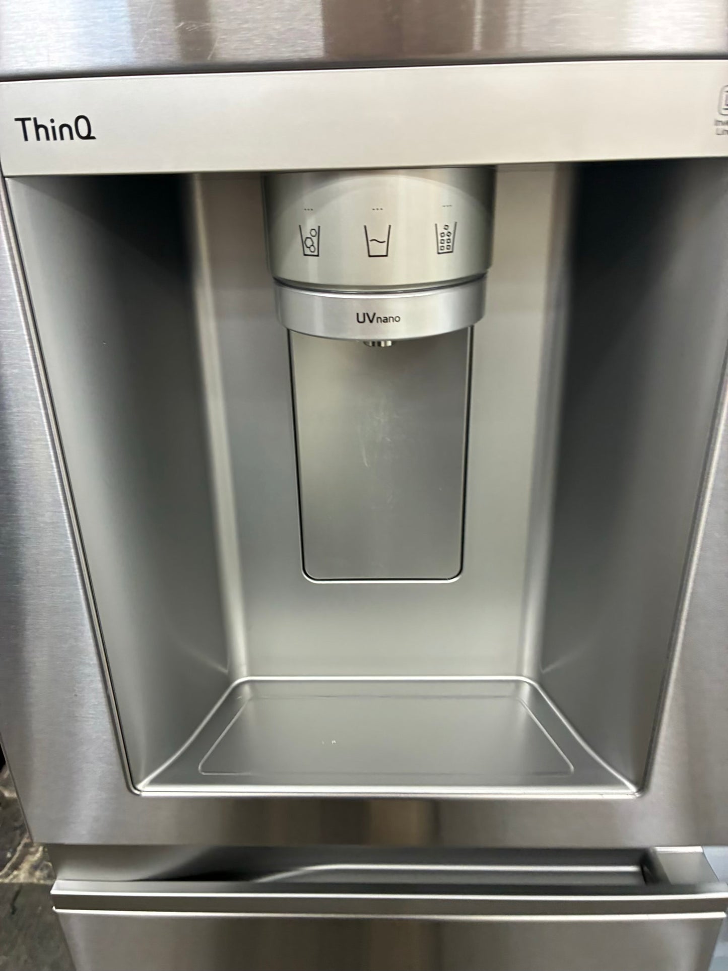 LG side by side refrigerator stainless steel 36” water dispenser ice maker