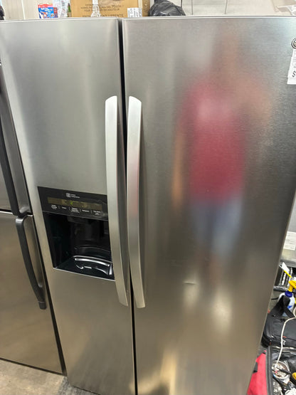 LG side by side refrigerator stainless steel 36” ice maker water dispenser ice maker