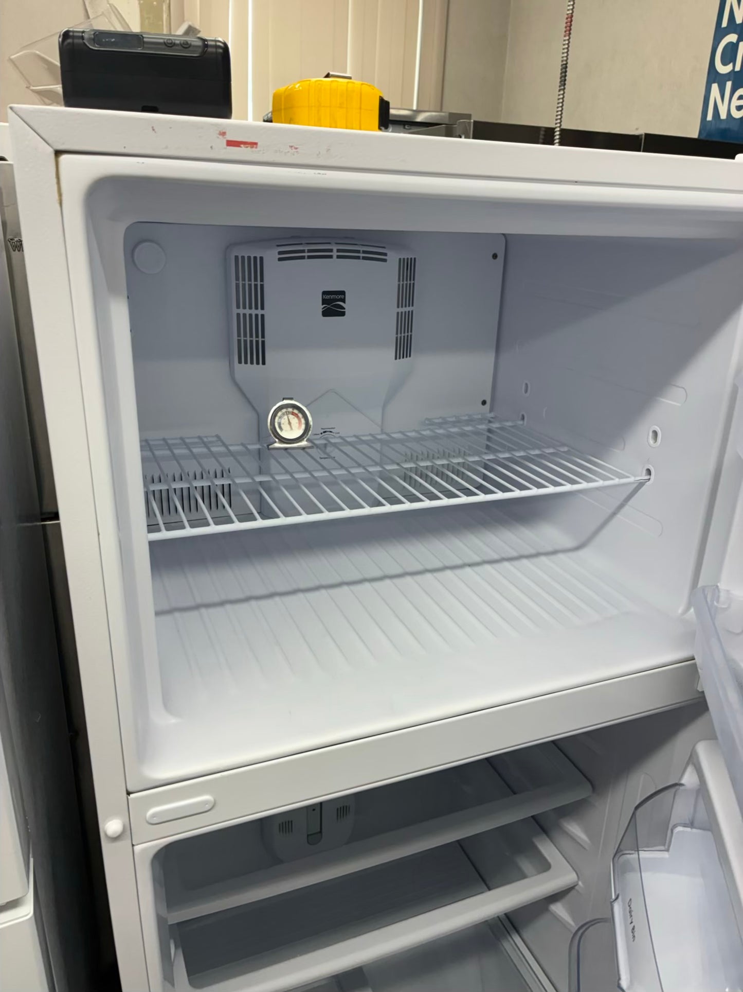 Kenmore top freezer refrigerator white 30”
