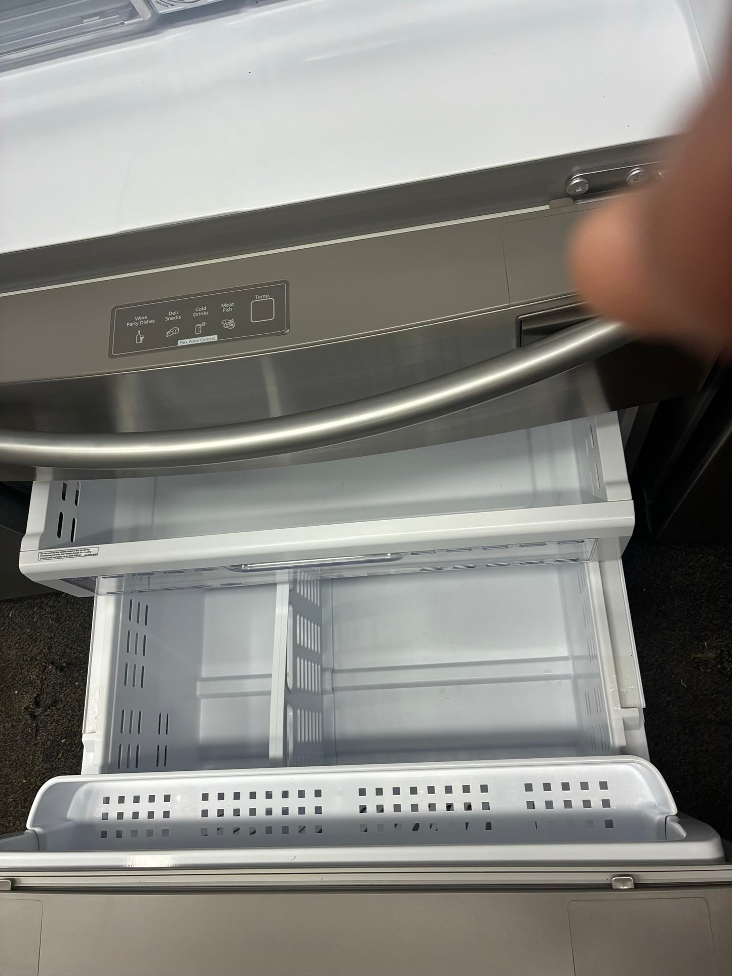 Samsung French 4 door  refrigerator stainless steel 33”, Ice Maker BLACK FRIDAY SALE