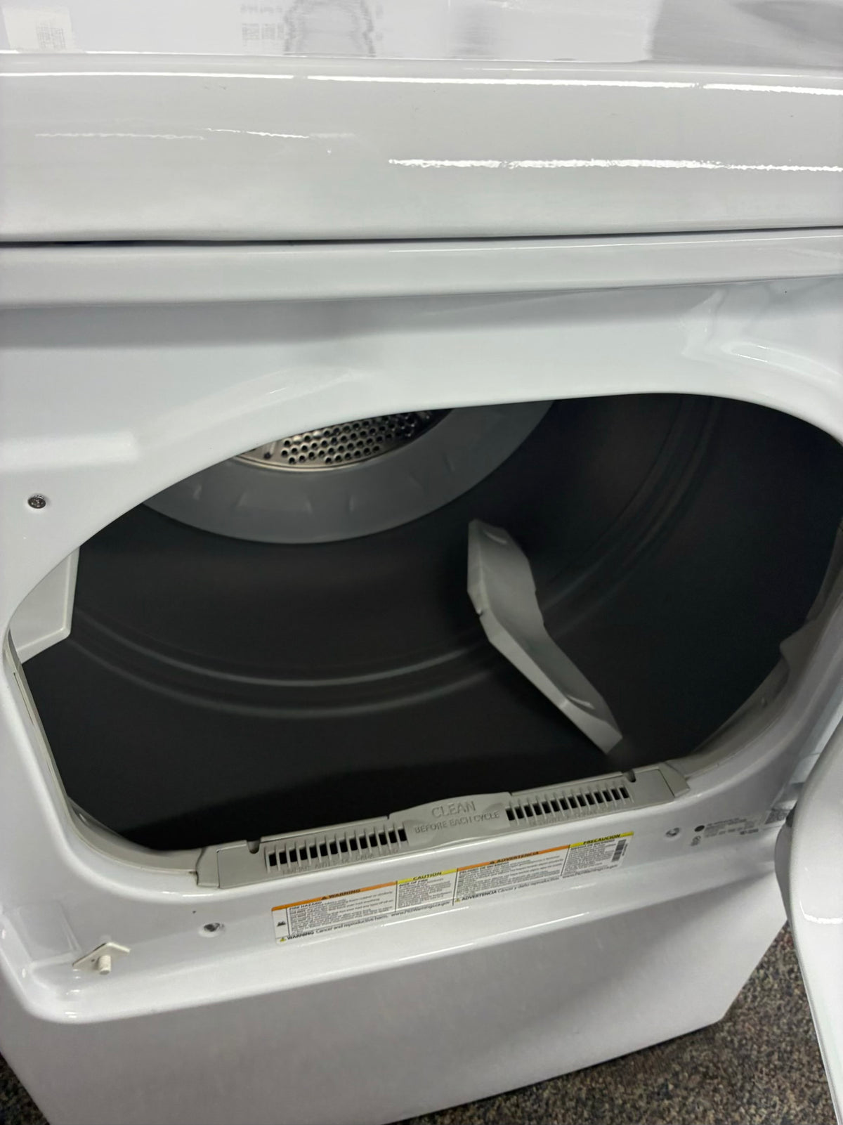 GE electric dryer 27” large capacity white