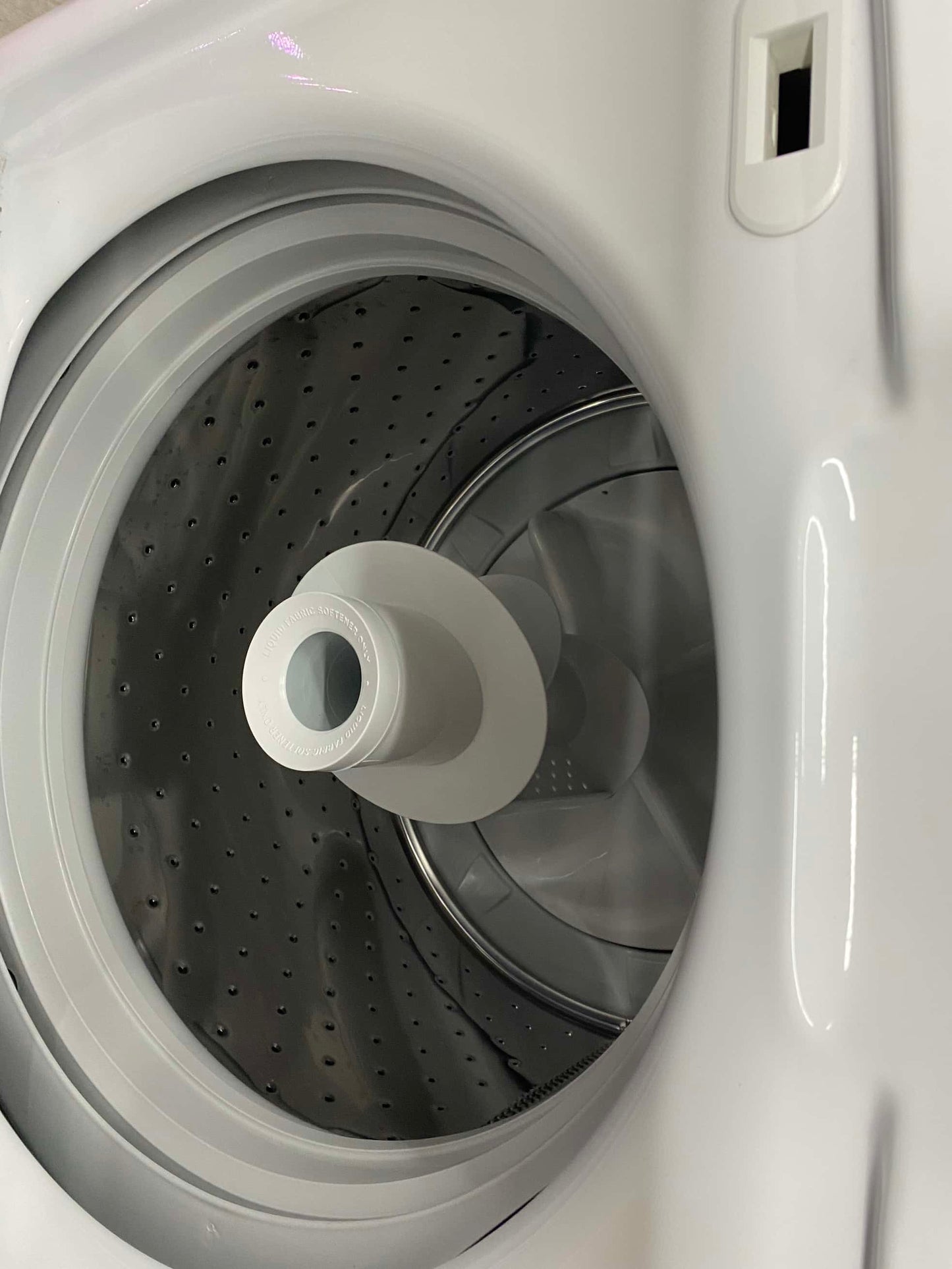 ITEM: #D732 Open Box Hotpoint washer and dryer set gas