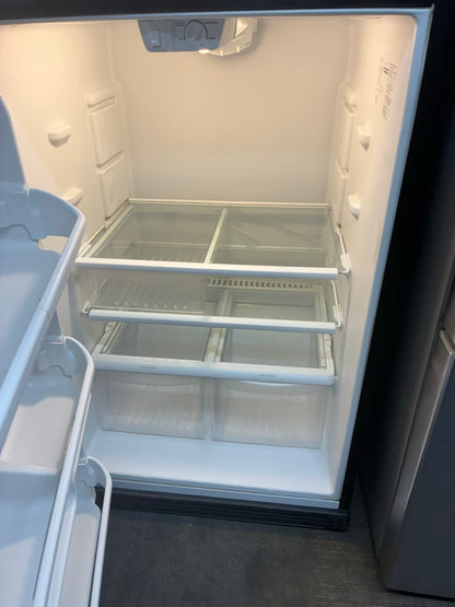 Frigidaire top freezer refrigerator white 30” slate