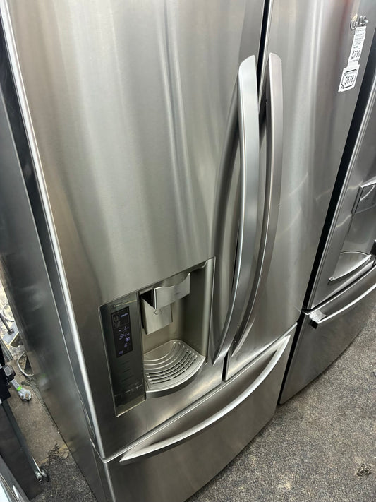 LG French door  refrigerator stainless steel 33”, Ice Maker water dispenser