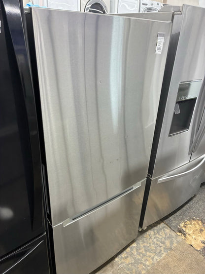 Vissani bottom freezer refrigerator black 30”
