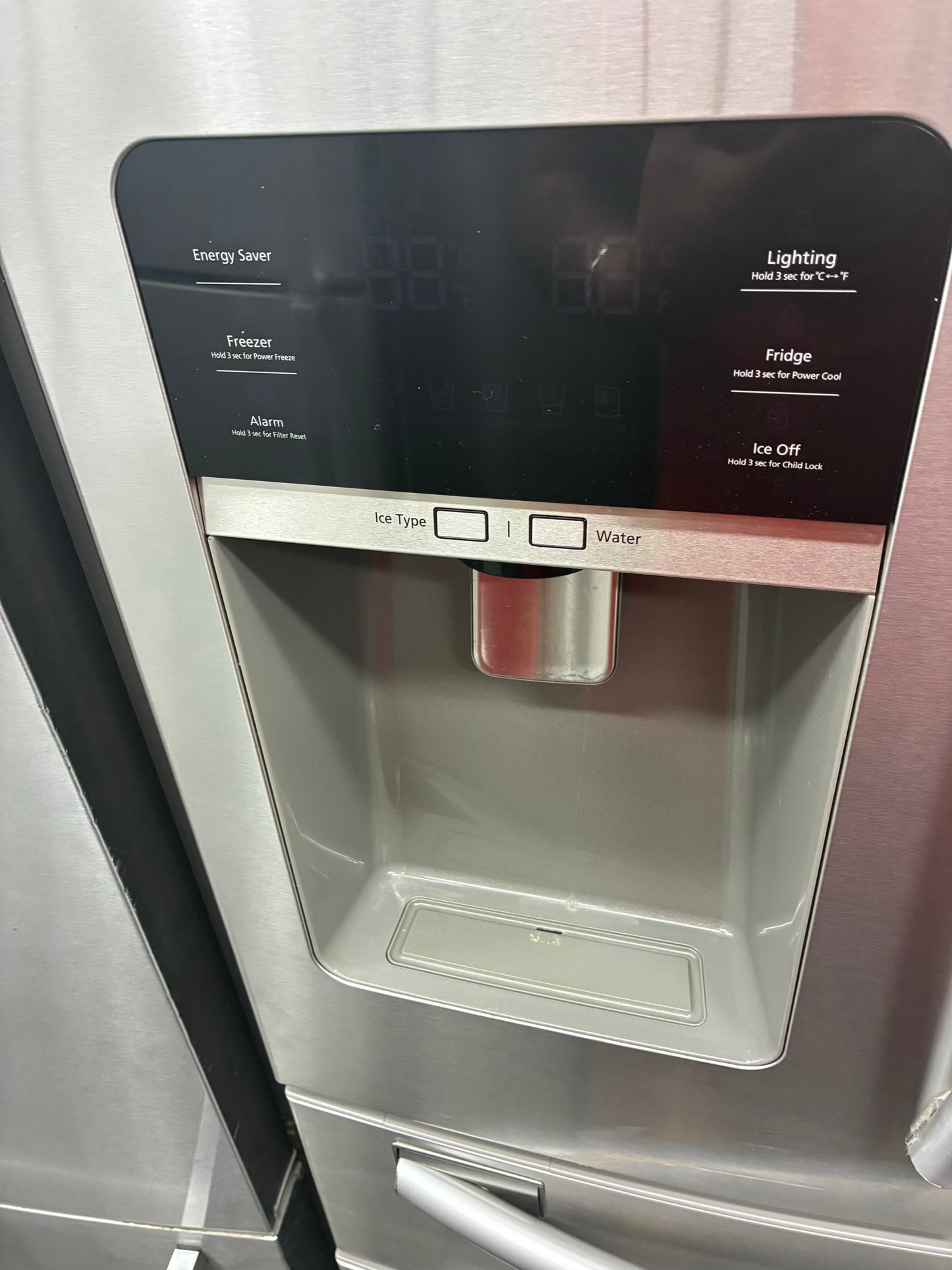 Samsung French 4 door  refrigerator stainless steel 33”, Ice Maker BLACK FRIDAY SALE