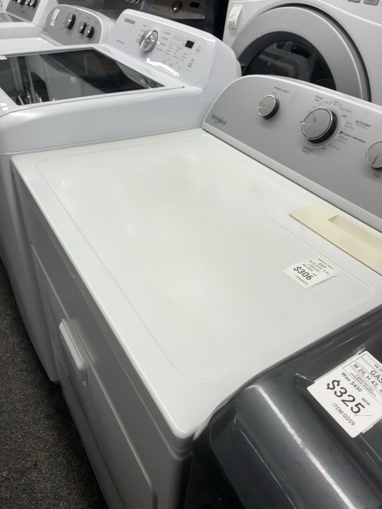 Whirlpool gas dryer 29” large capacity white