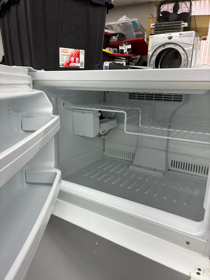 Hotpoint top freezer refrigerator white 28”