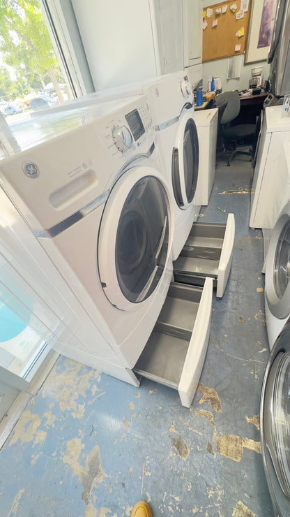 ^ GE washer & electric dryer set front load whit pedestal