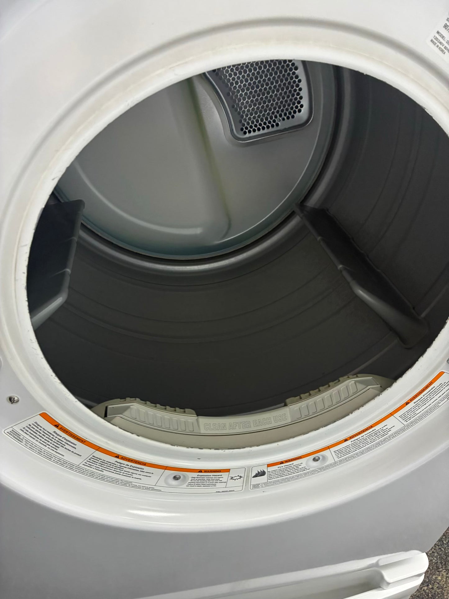 LG Electric Dryer 27” with pedestal white