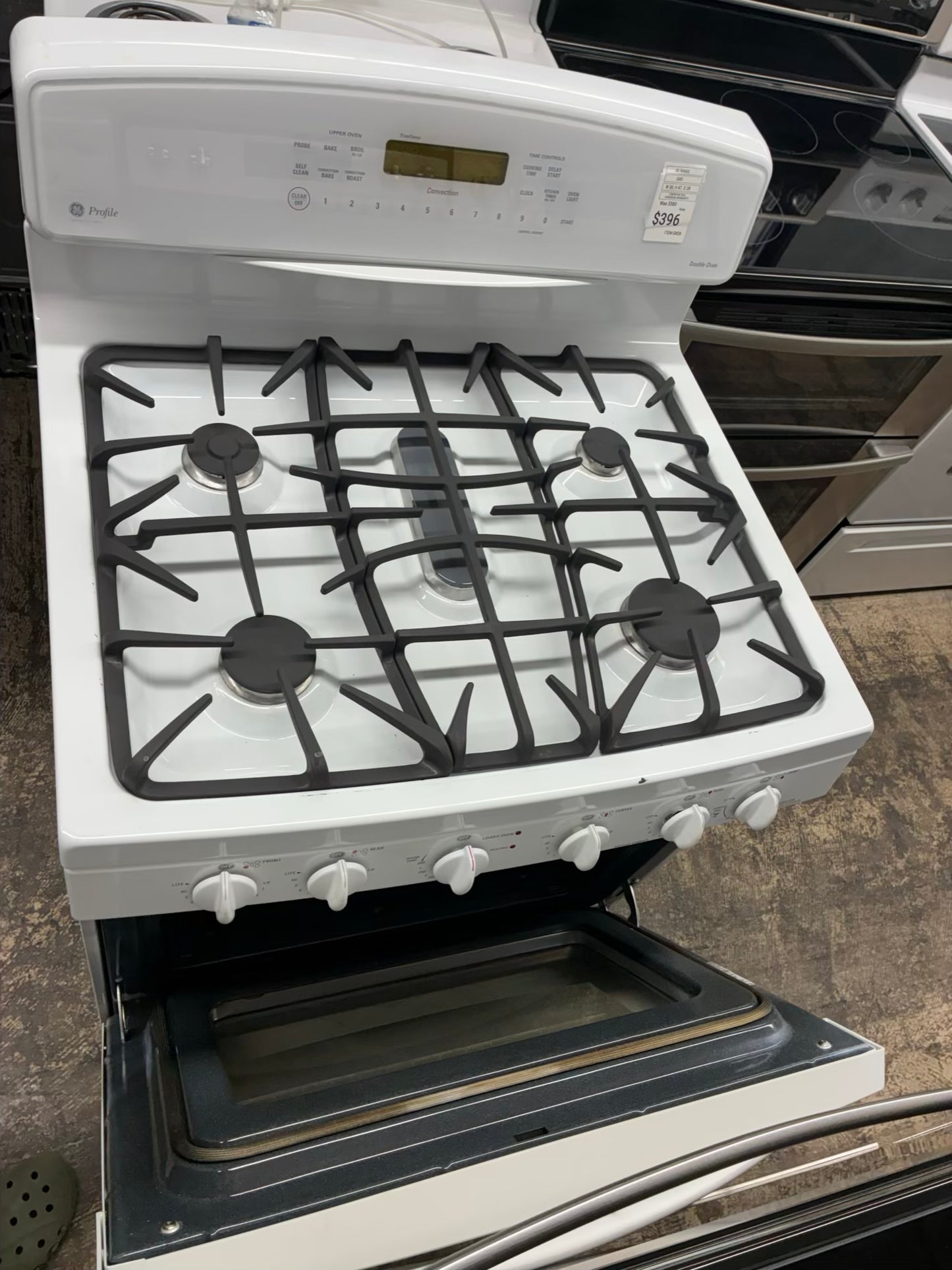 GE gas range 5 burner white  30”