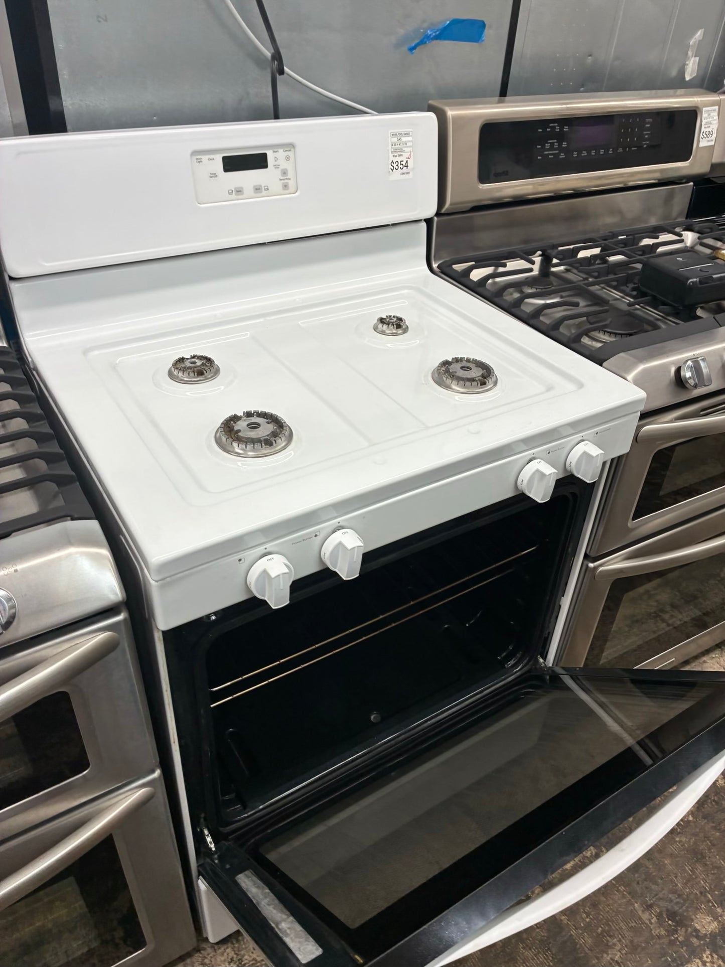 Whirlpool Gas Range white color  4 Burners 30”