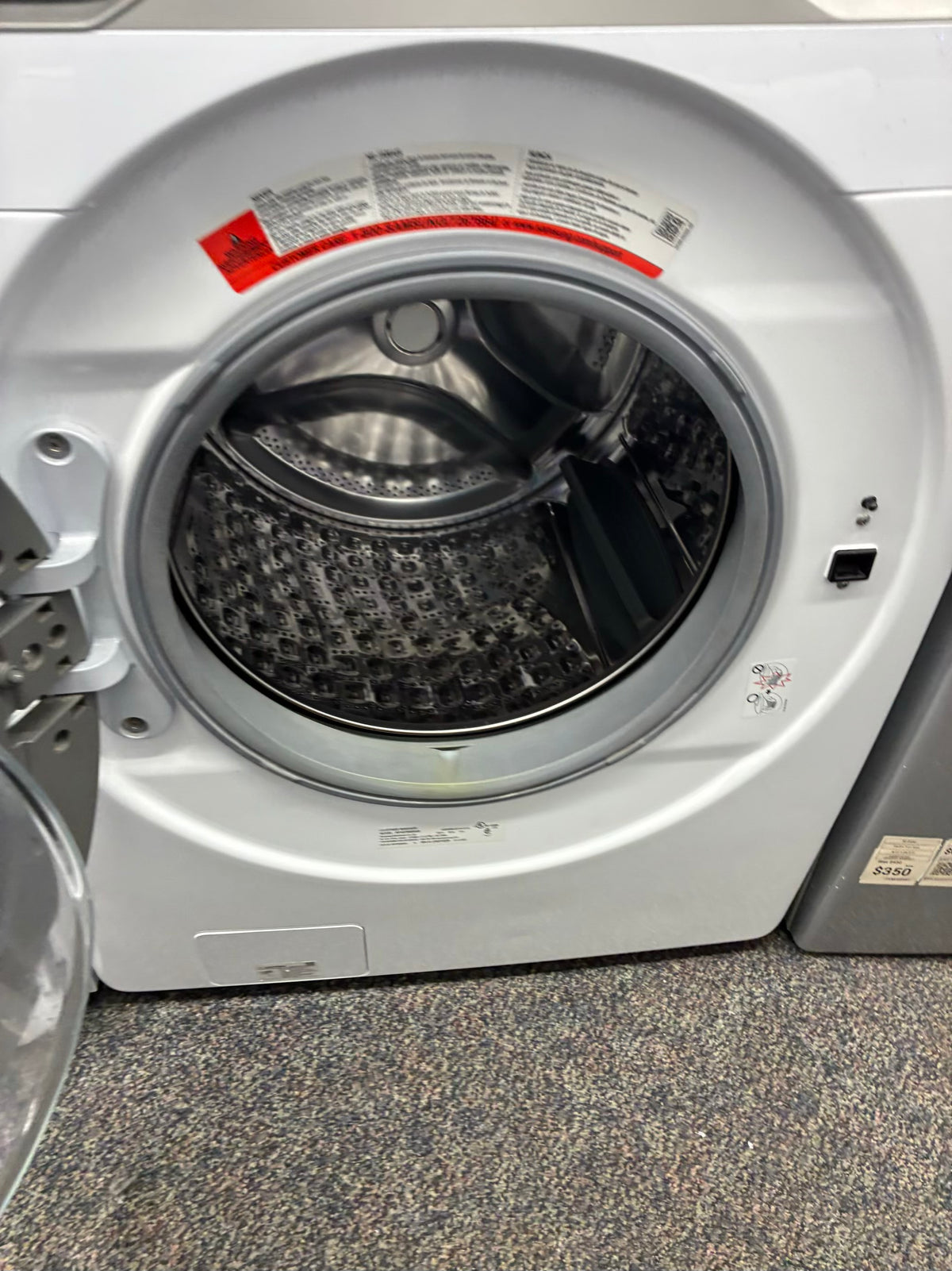 SAMSUMG electric washer and dryer 27” front load