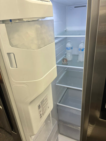 SAMSUNG side by side refrigerator stainless steel 36” ice maker water dispenser ice maker
