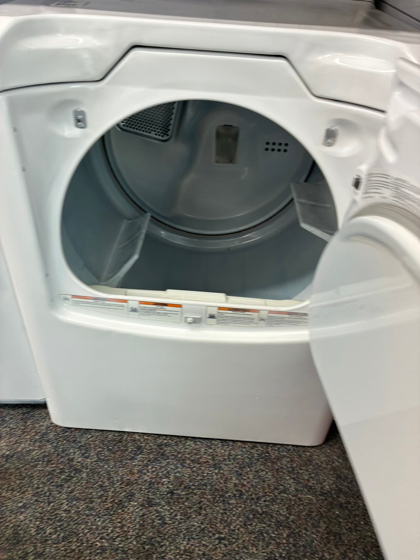Maytag electric dryer 29” large capacity white