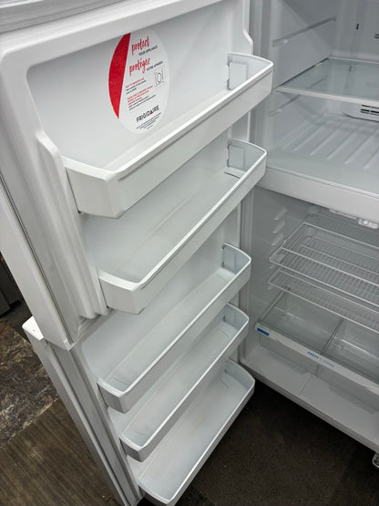 Frigidaire Top Freezer Refrigerator 30” white
