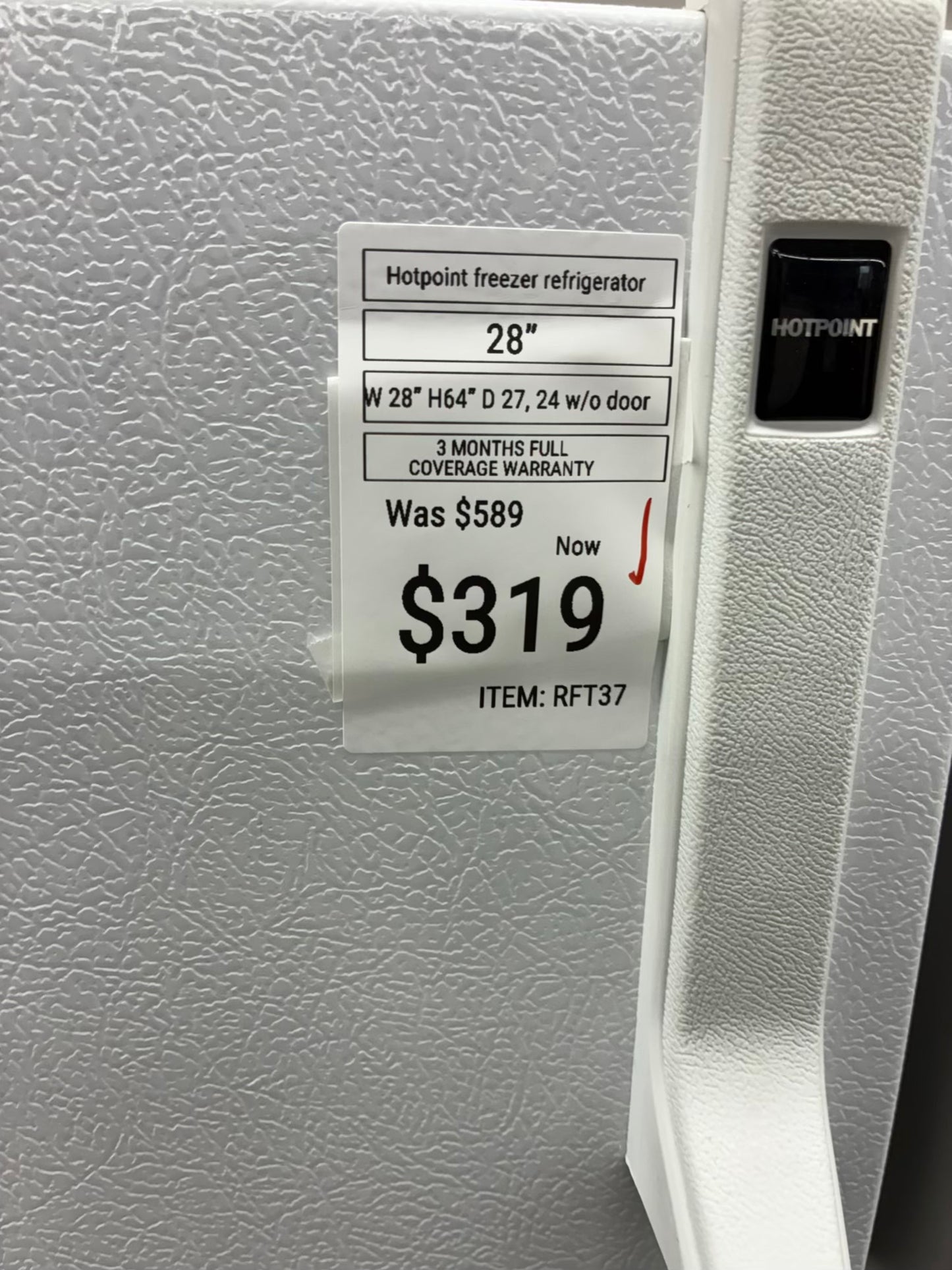 Hotpoint top freezer refrigerator white 28”
