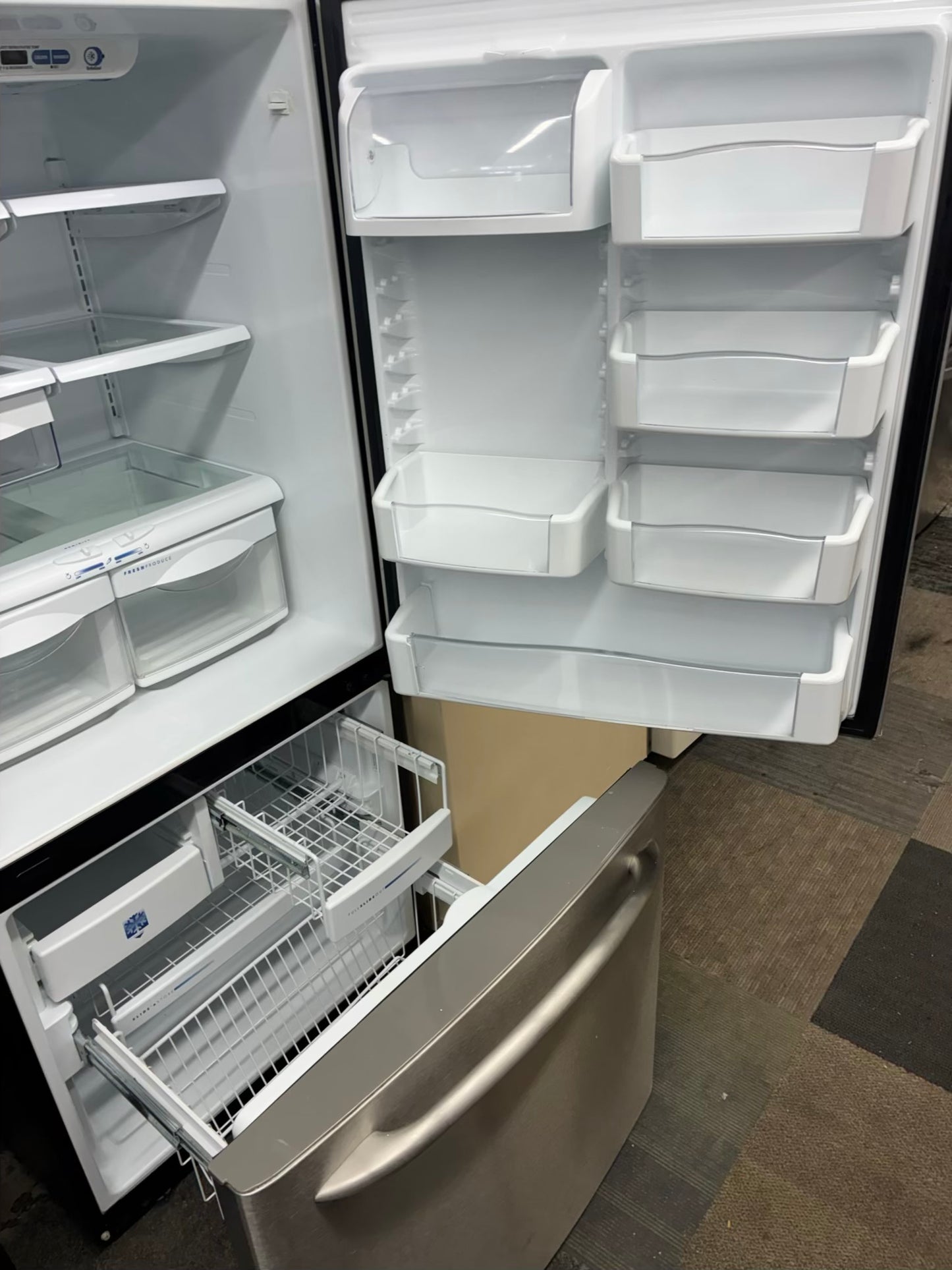 GE bottom freezer 30” Stainless steel