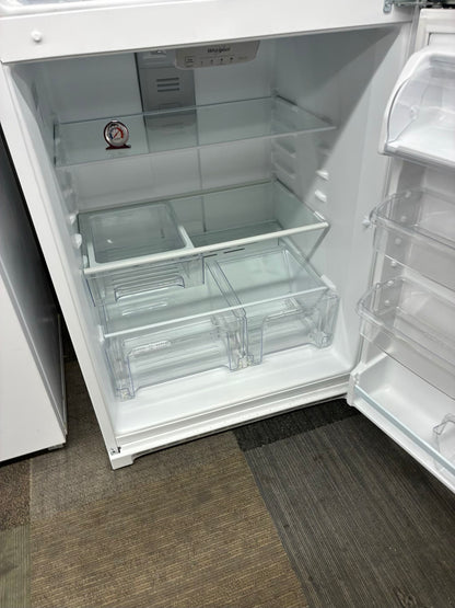 Whirlpool Top Freezer Refrigerator 33” white