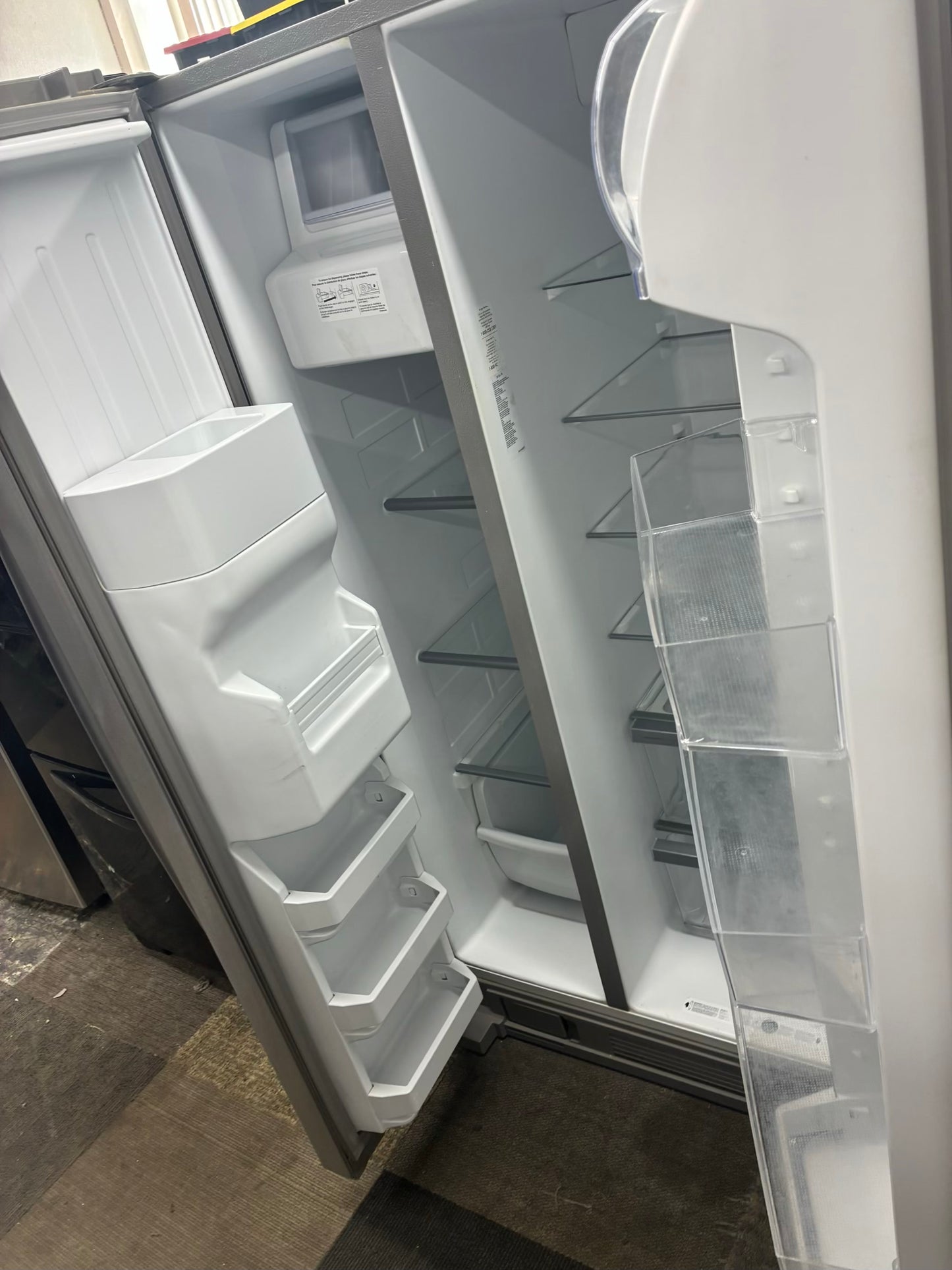 Whirlpool side by side refrigerator stainless steel 36” ice maker water dispenser ice maker