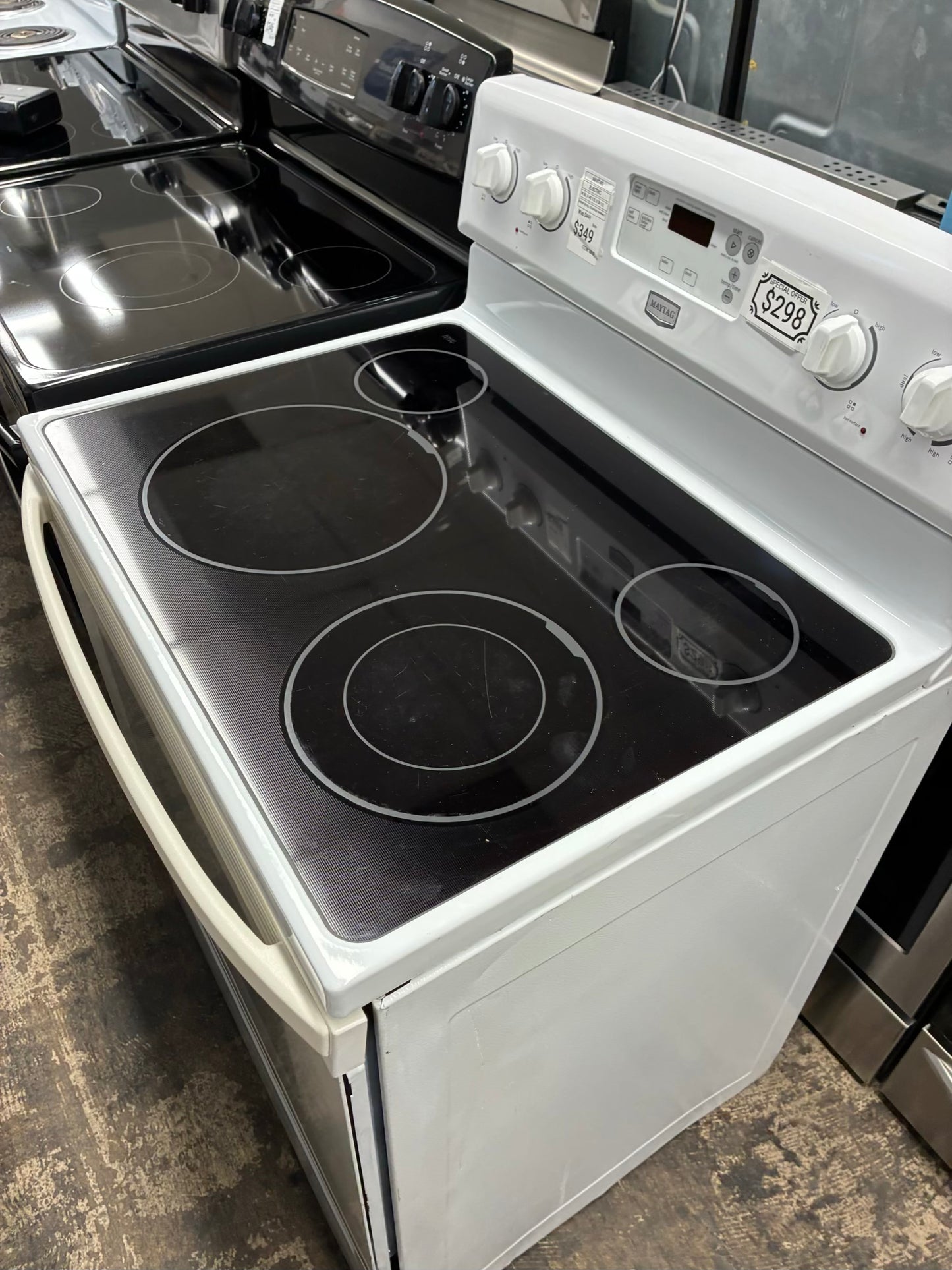 Maytag range white 4 burners  30”