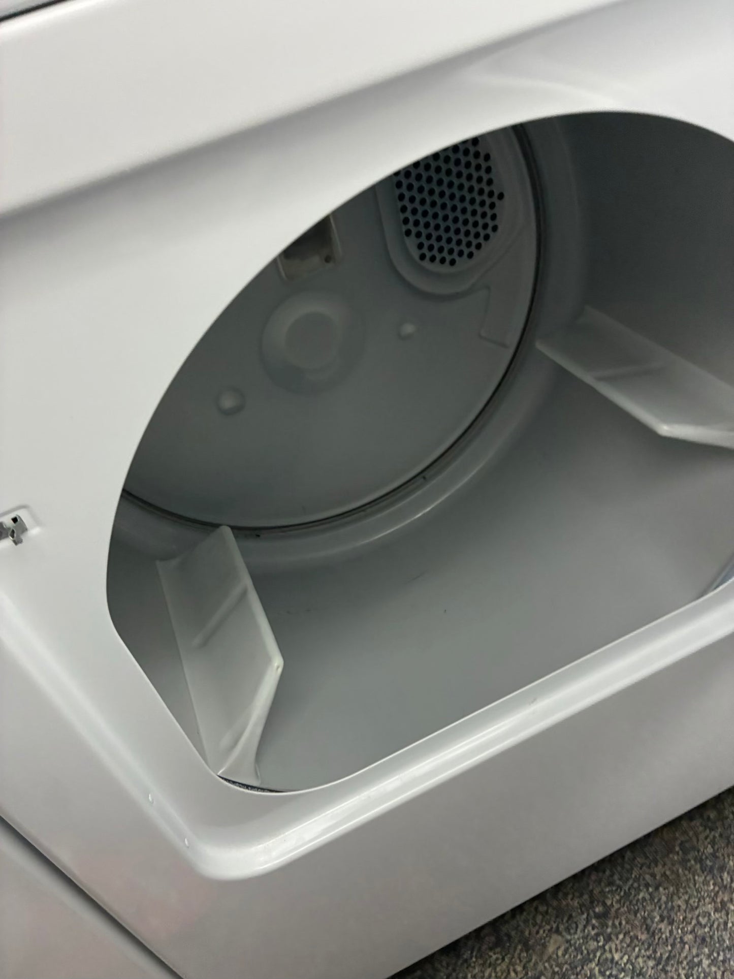 Whirlpool electric dryer 29” large capacity white