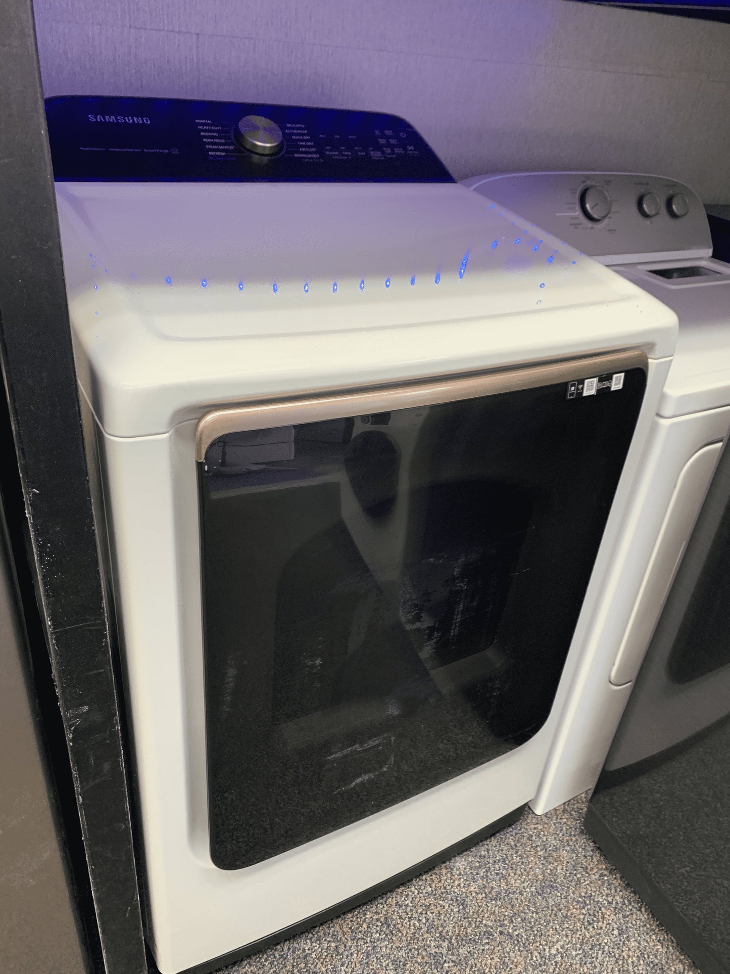★ Samsung 7.4 cu. ft. Vented electric Dryer with Steam Sanitize+ in Ivory 27 in