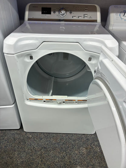 Maytag electric dryer 29” large capacity white