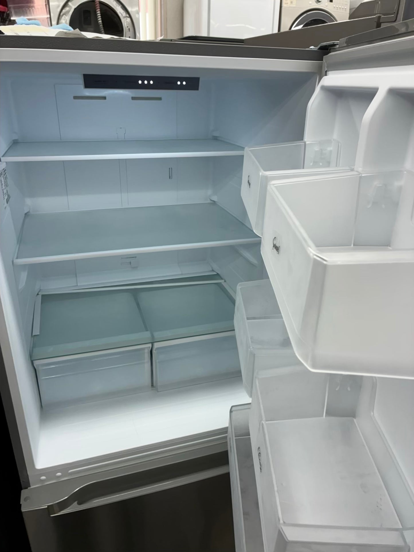 Vissani bottom freezer refrigerator black 30”