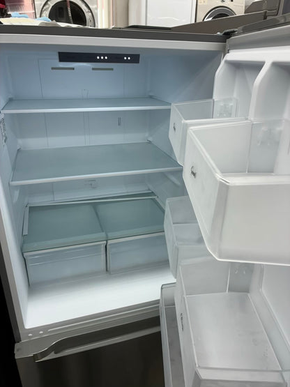 Vissani bottom freezer refrigerator black 30”