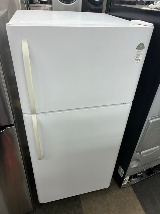White Westinghouse Top Freezer Refrigerator 30” white