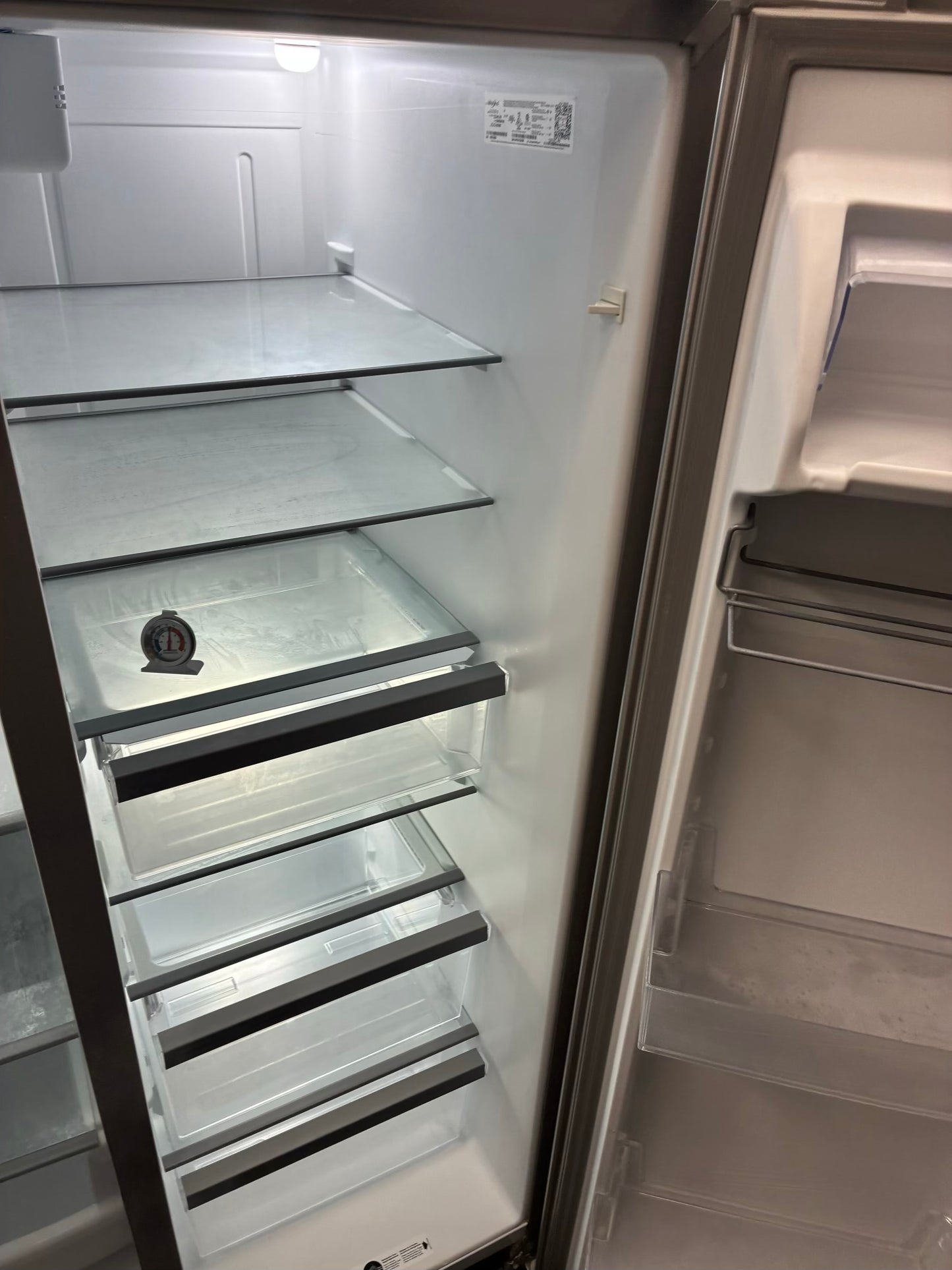 Whirlpool side by side refrigerator stainless steel 33” ice maker water dispenser