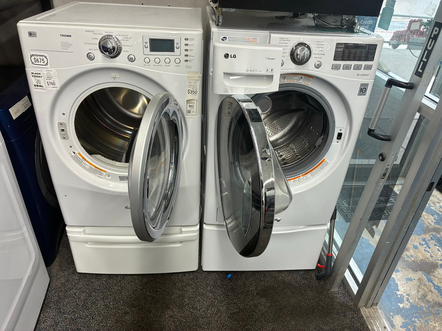 LG WASHER N DRYER FRONT LOAD ELECTRIC 27” WHITE WITH PEDESTAL