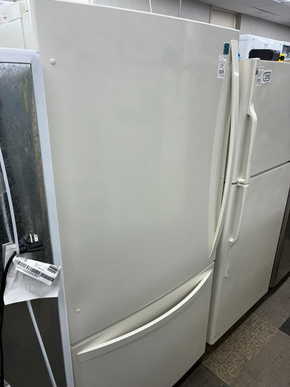 Kenmore Elite bottom freezer white 33”