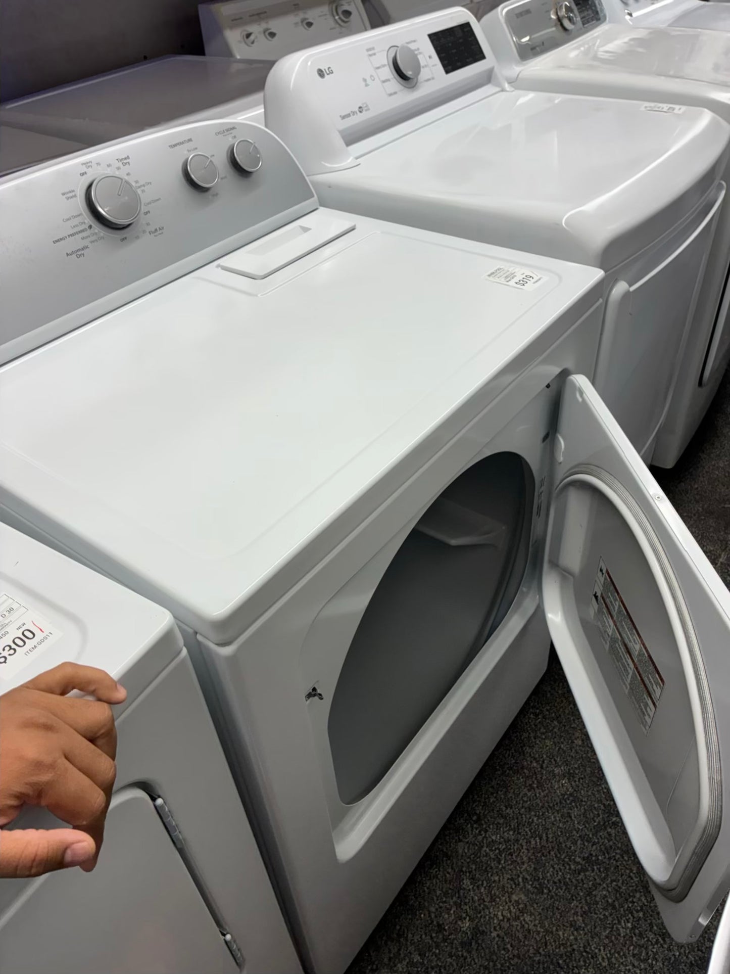 Whirlpool electric dryer 29” large capacity white