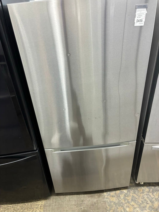 Vissani bottom freezer refrigerator black 30”