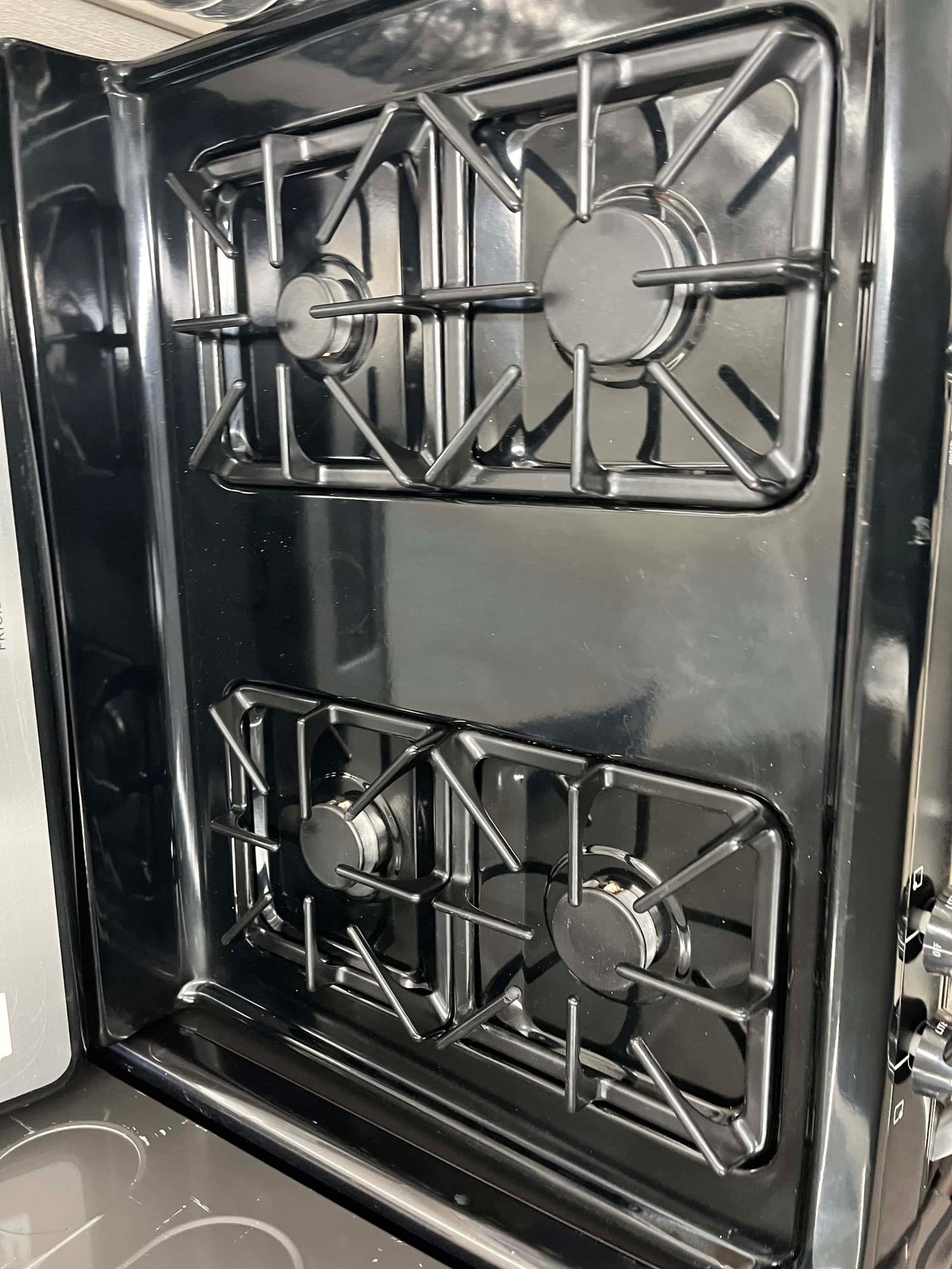 - ITEM #GR93B Frigidaire gas range white 4 burner 30” in
