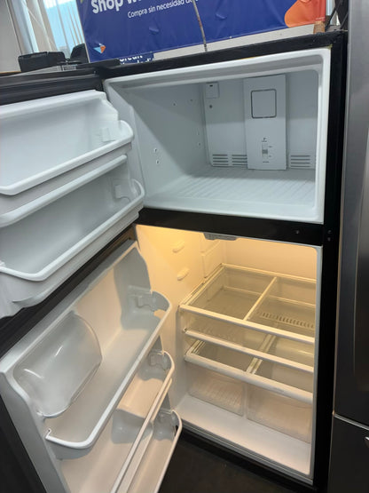 Frigidaire top freezer refrigerator white 30” slate