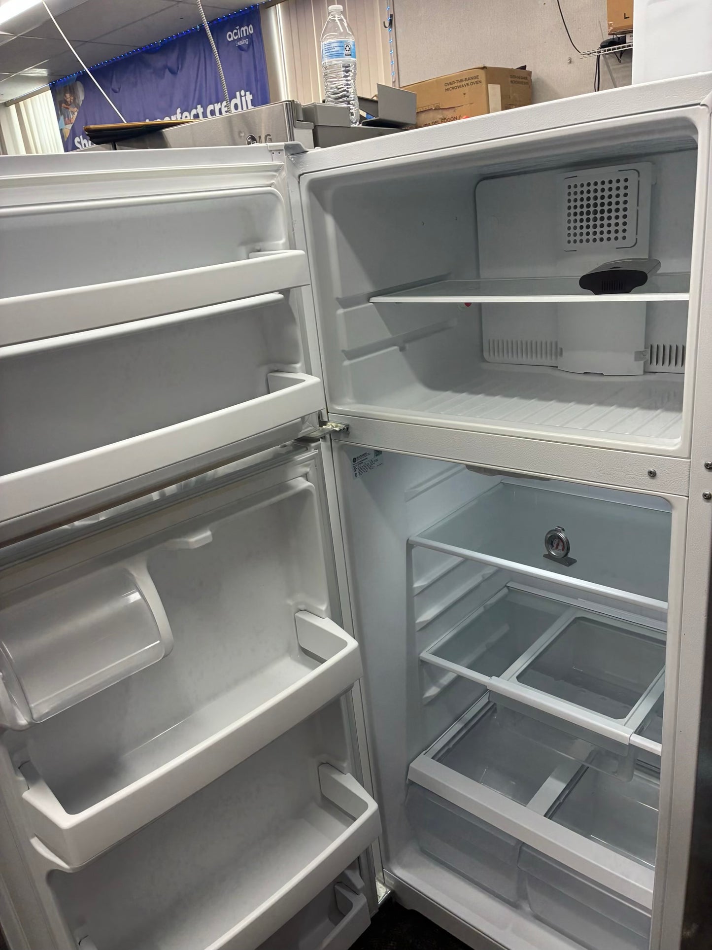 GE top freezer refrigerator white 28”
